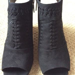 BlCk open toe and heal shoes